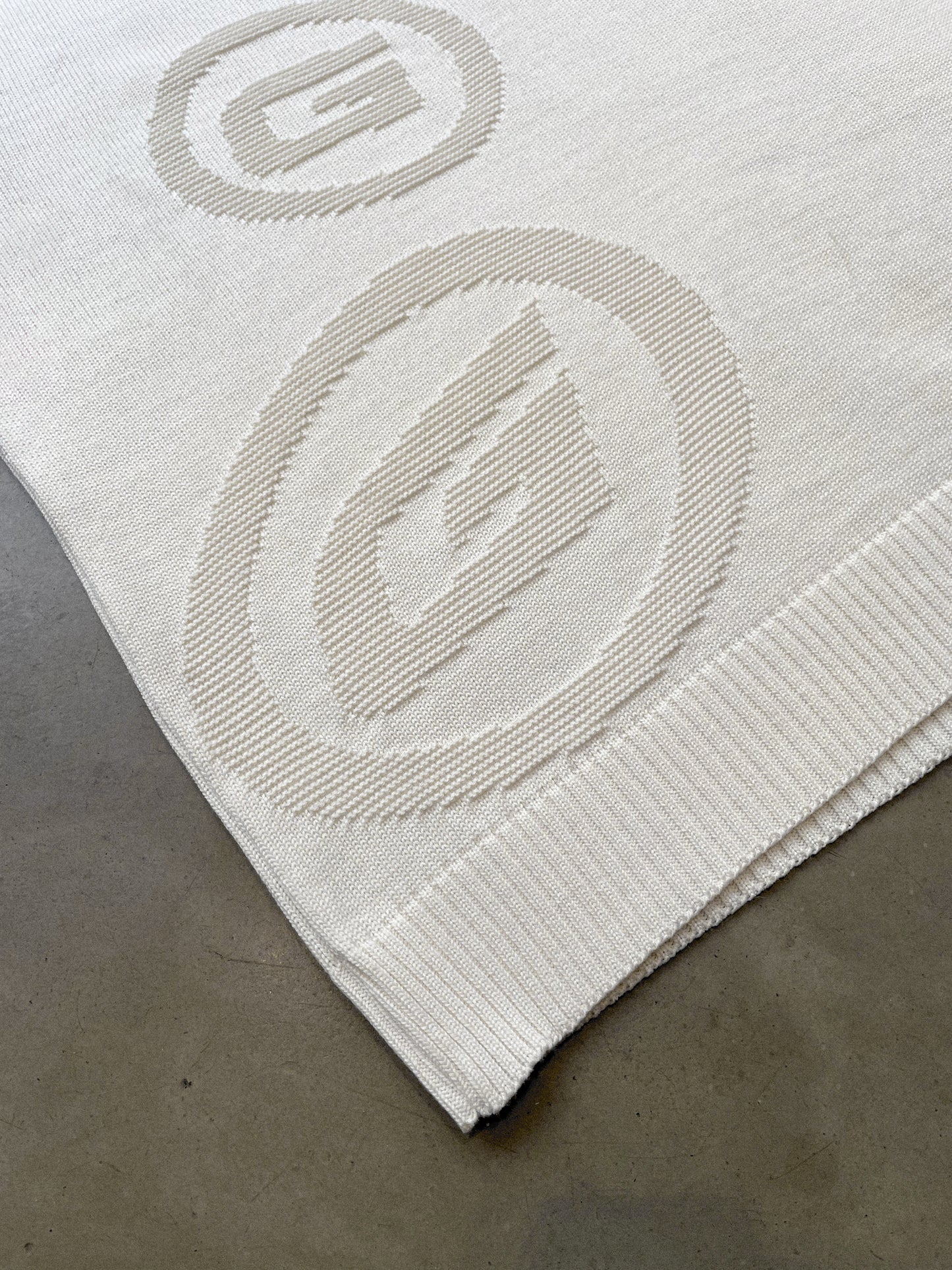 VEKNIS KNIT SWEATER TONE ON TONE CREME