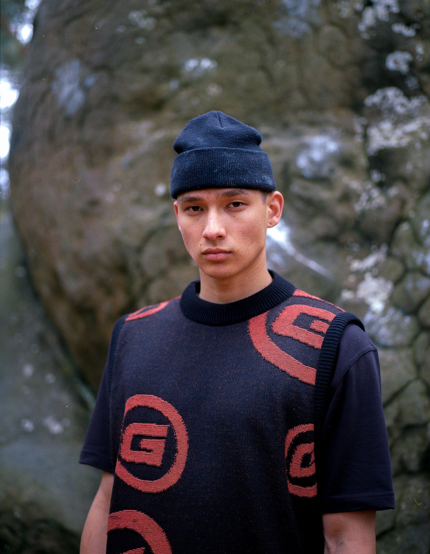 CONTRAST VEKNIS KNIT VEST BLACK/ORANGE