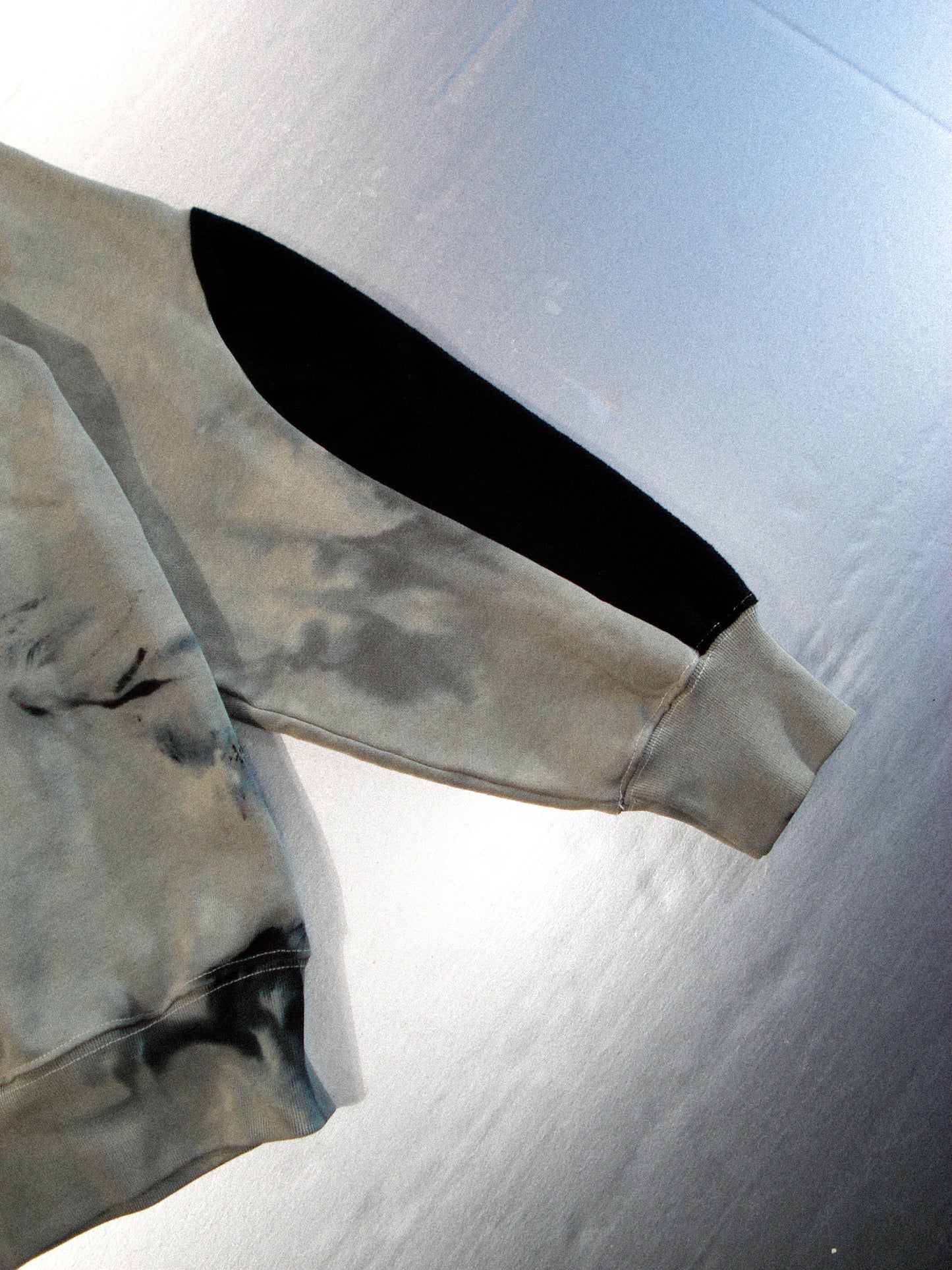 CUTTED FRONT BLUE DYED CREWNECK