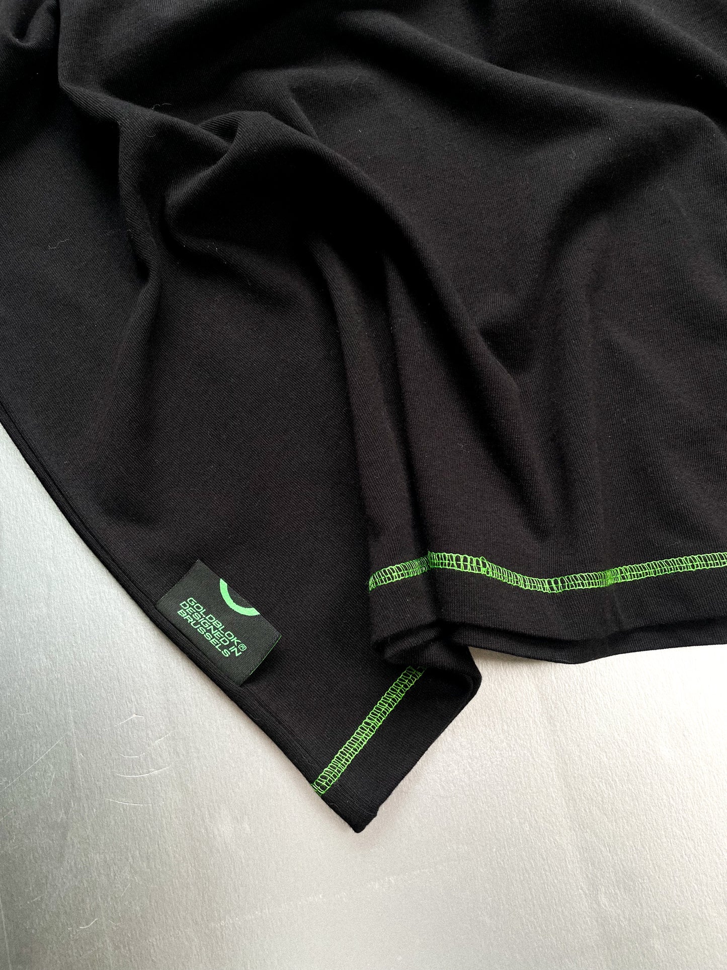 SQUARE DOT TEE BLACK (GREEN STITCHING)