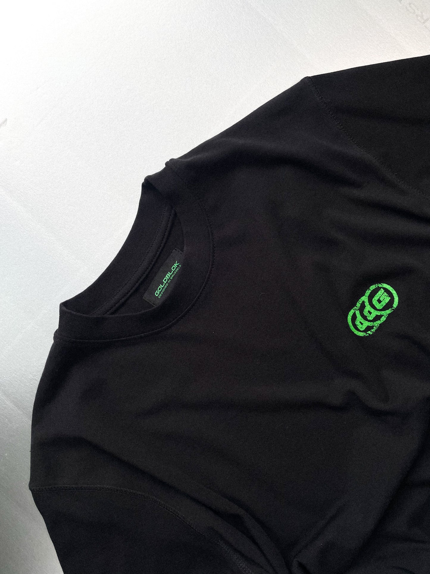 SQUARE DOT TEE BLACK (GREEN STITCHING)
