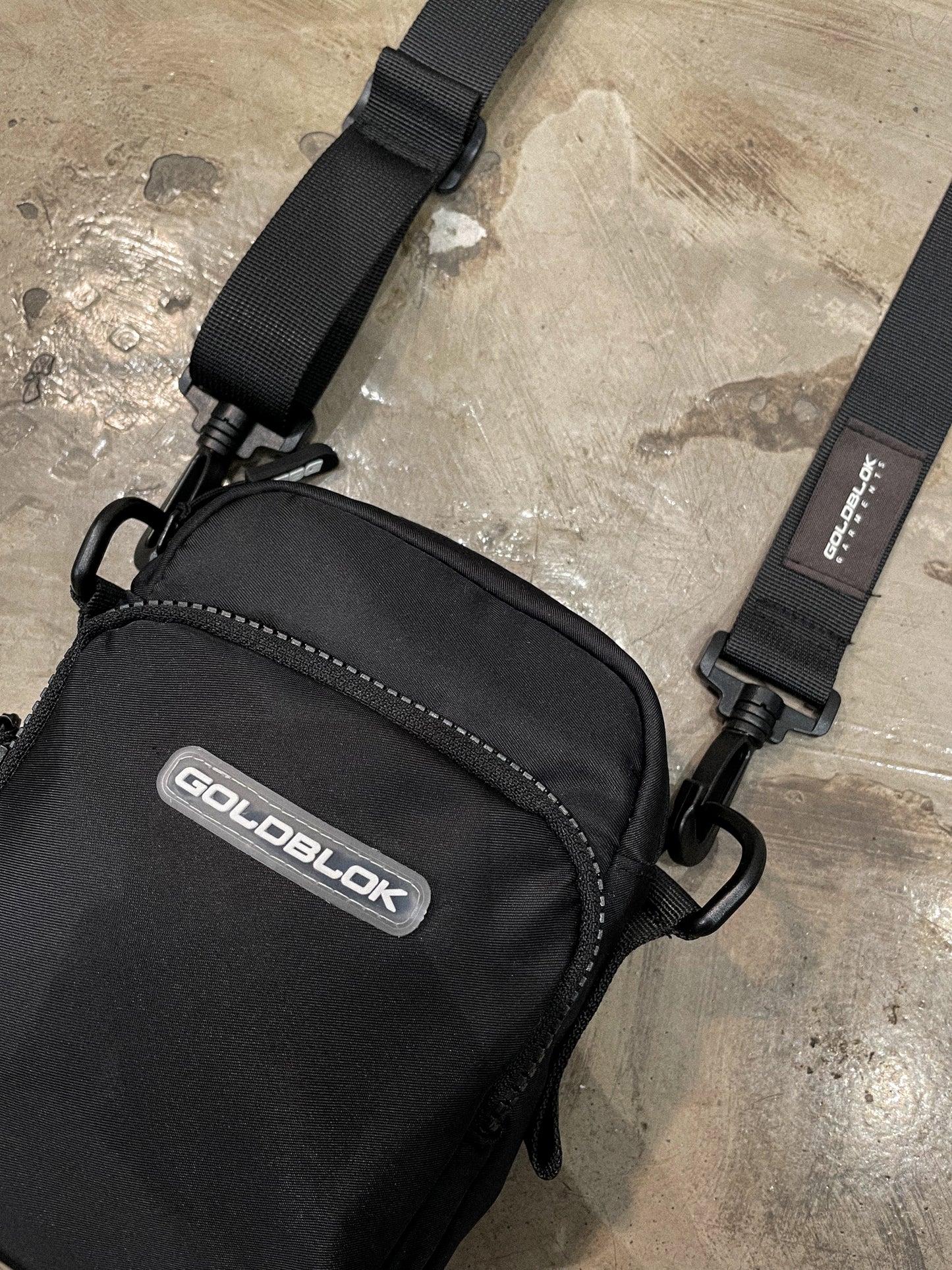 BLACK SHOULDER BAG