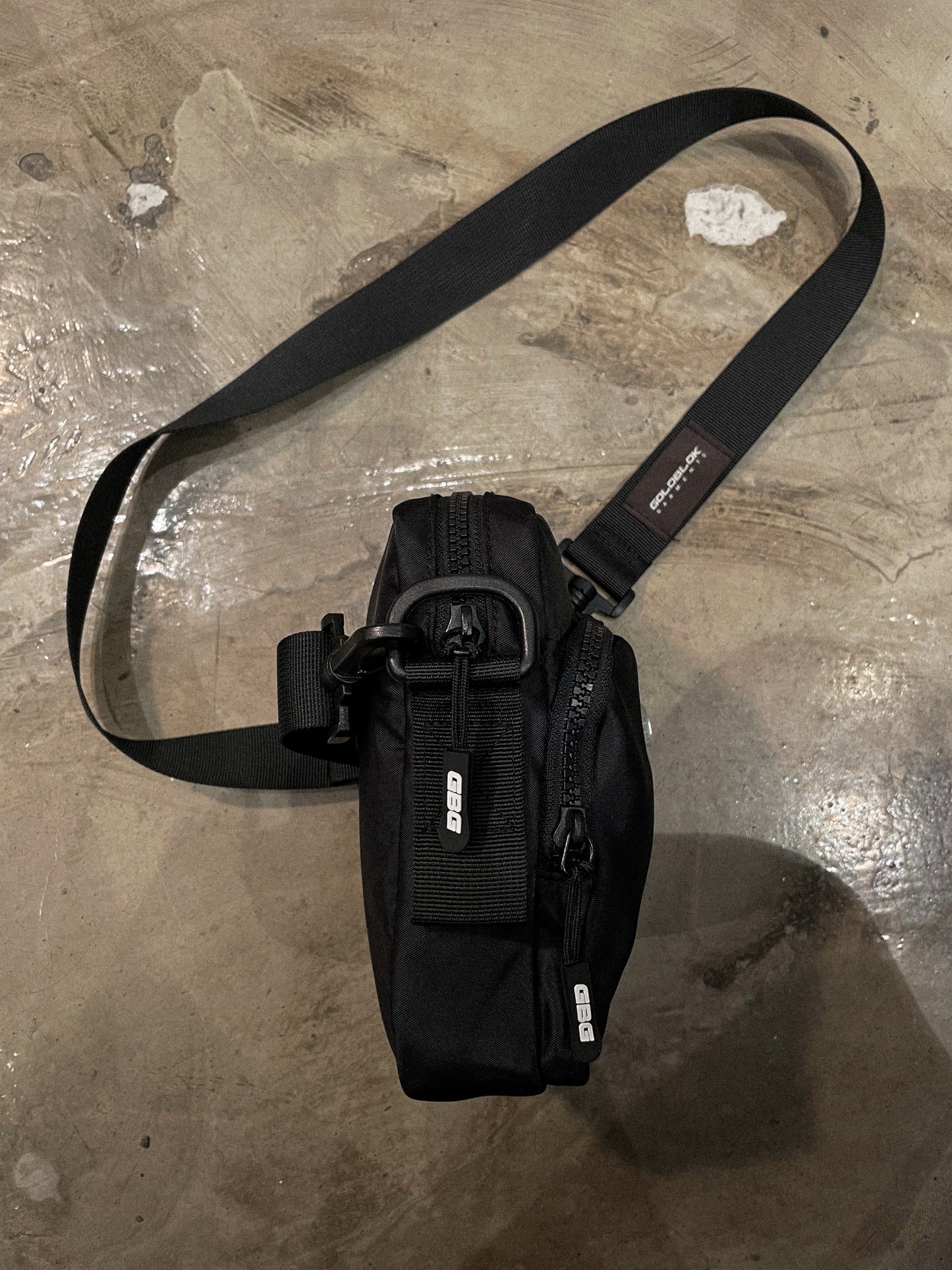 BLACK SHOULDER BAG