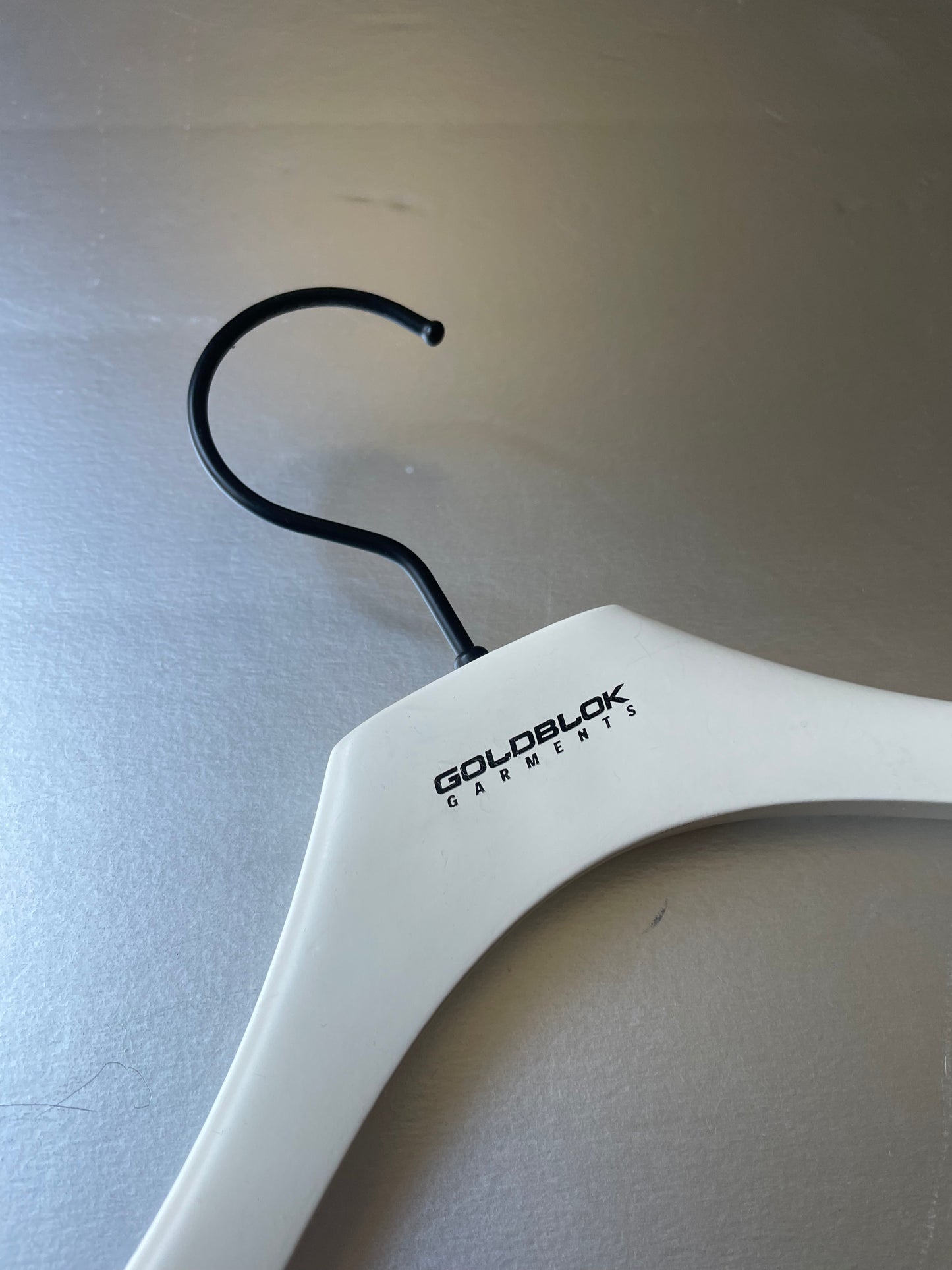 COAT HANGER GOLDBLOK