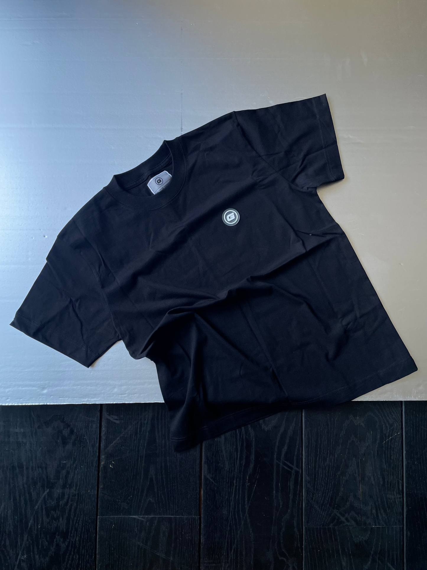 BLACK SIMPLE TEE NO BACK PRINT SIZE ?