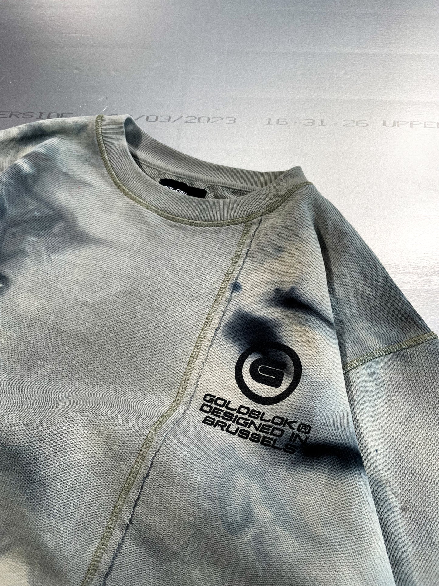 CUTTED FRONT BLUE DYED CREWNECK