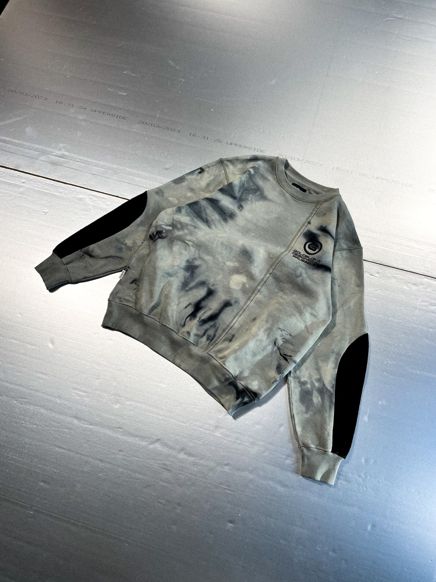 CUTTED FRONT BLUE DYED CREWNECK