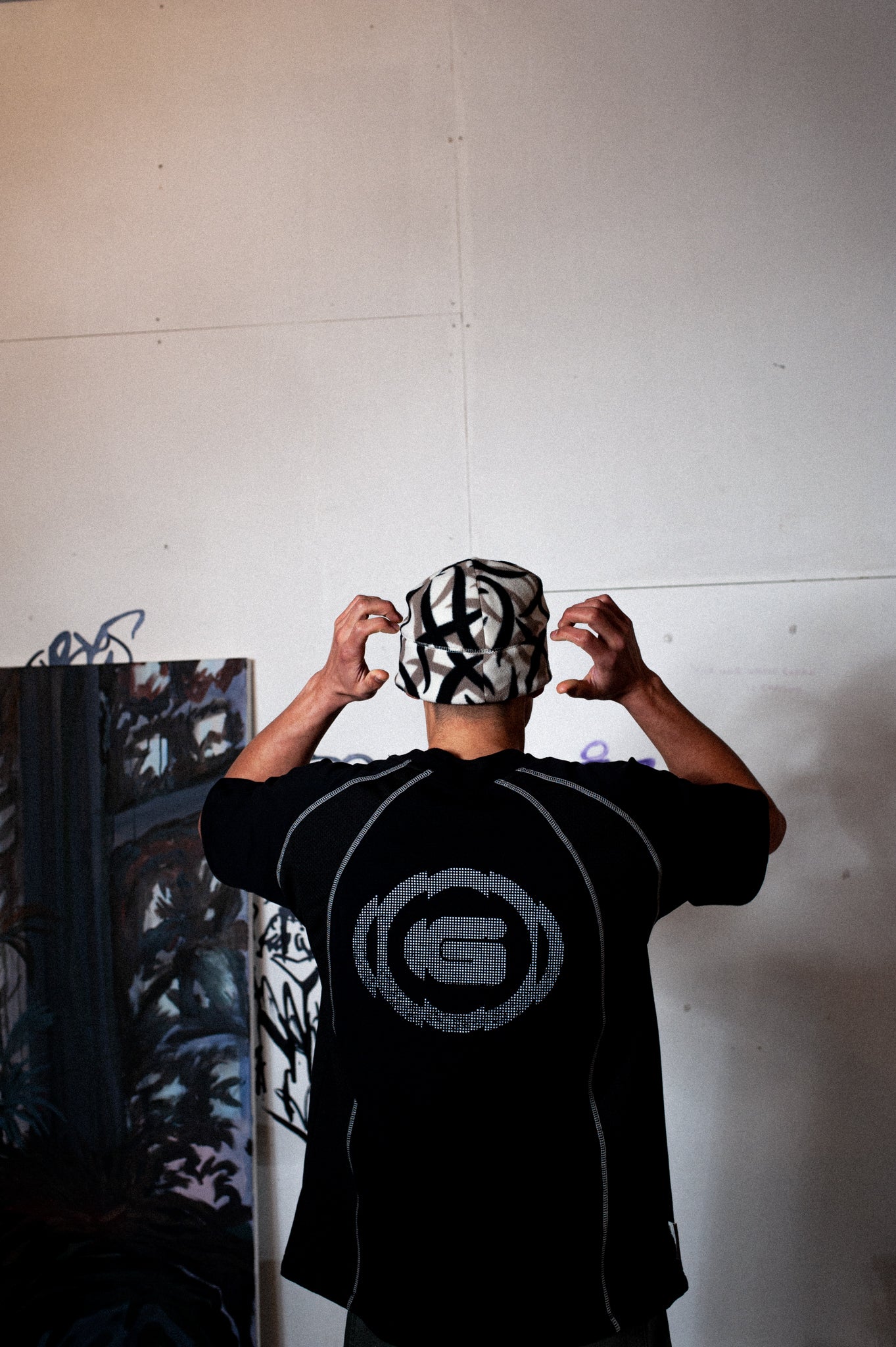 MESHED CONTRAST SEAM TSHIRT