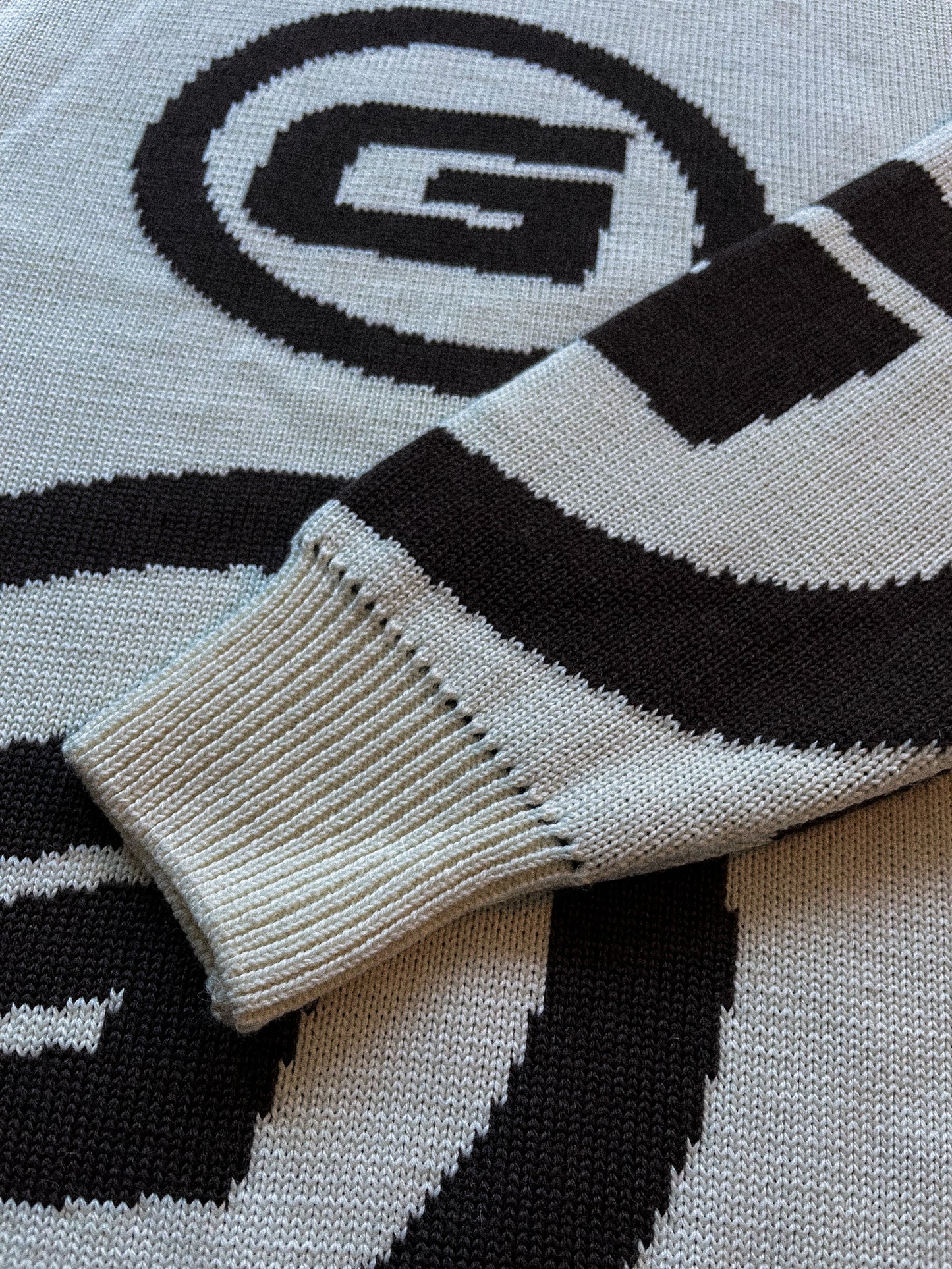 CONTRAST KNIT SWEAT COCONUT/BLACK
