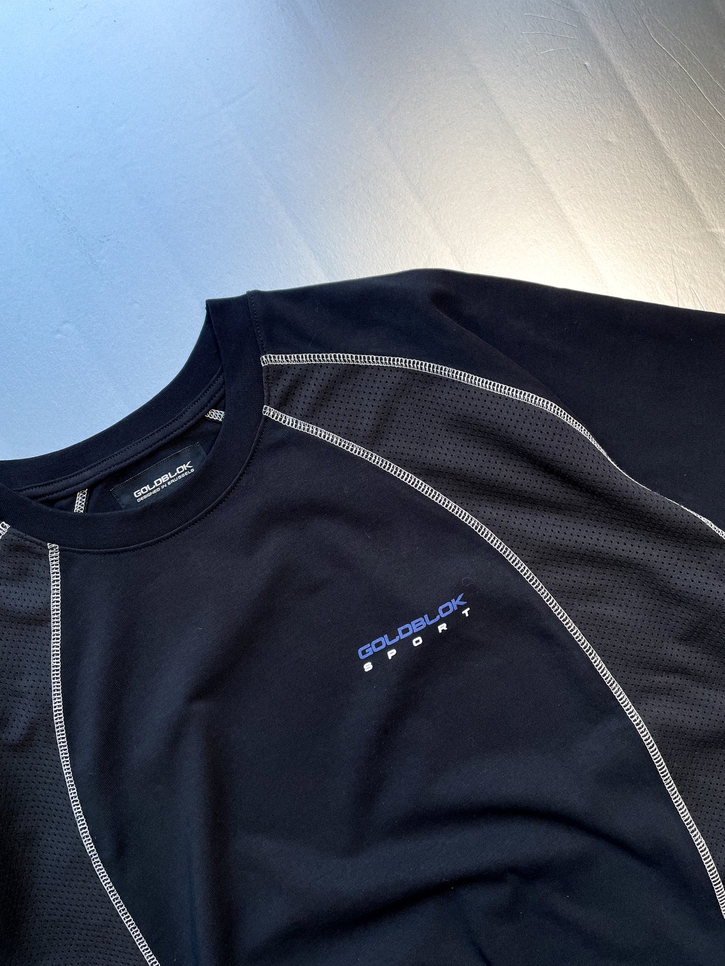 MESHED CONTRAST SEAM TSHIRT