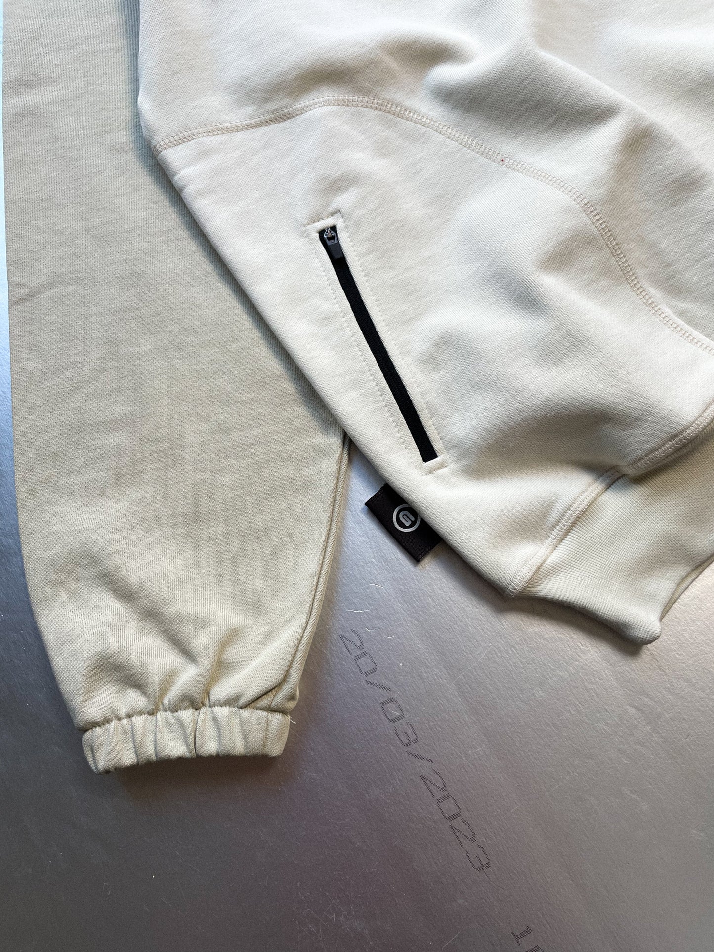 CONTRAST POCKET CREWNECK