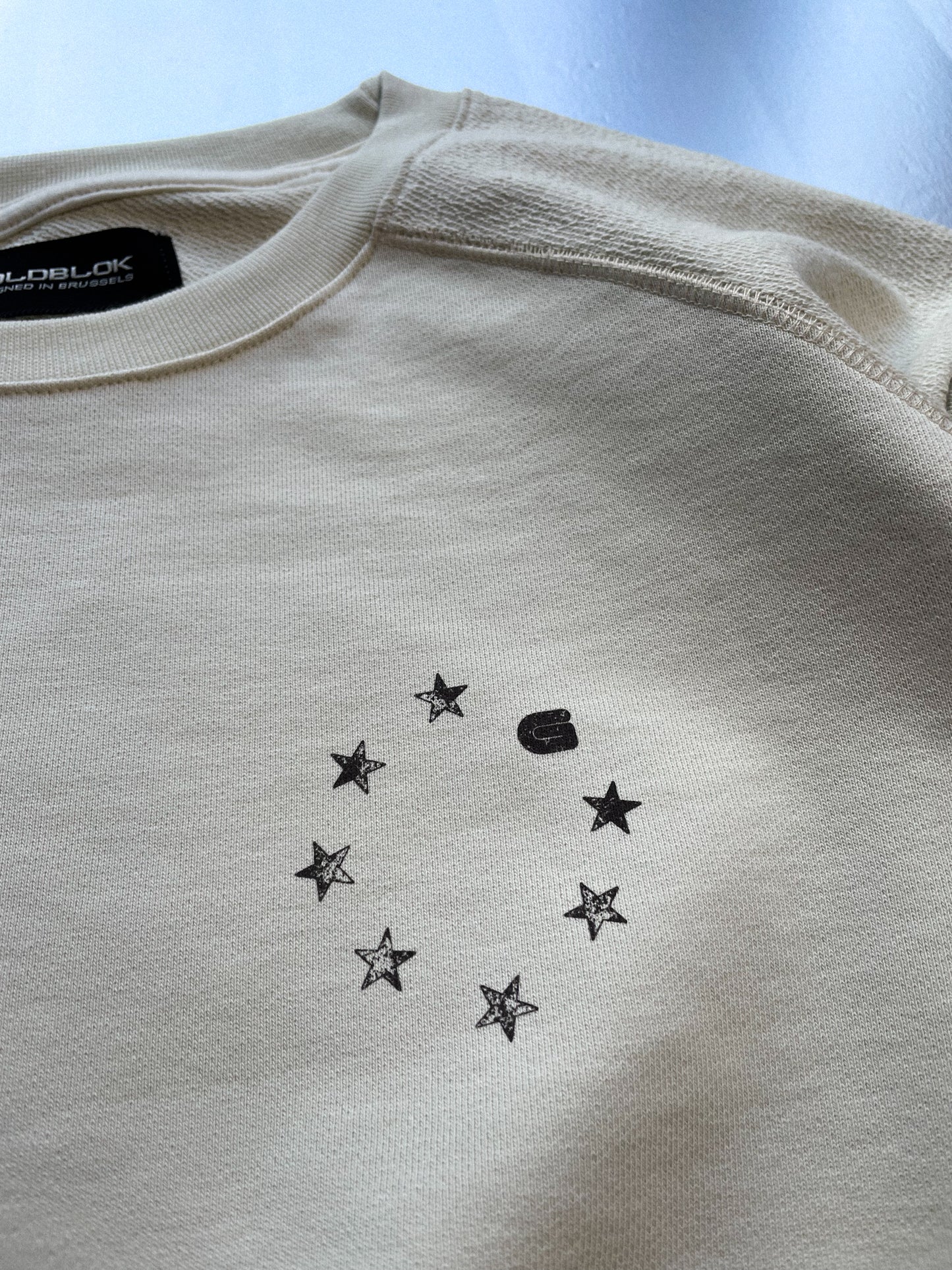 CONTRAST POCKET CREWNECK