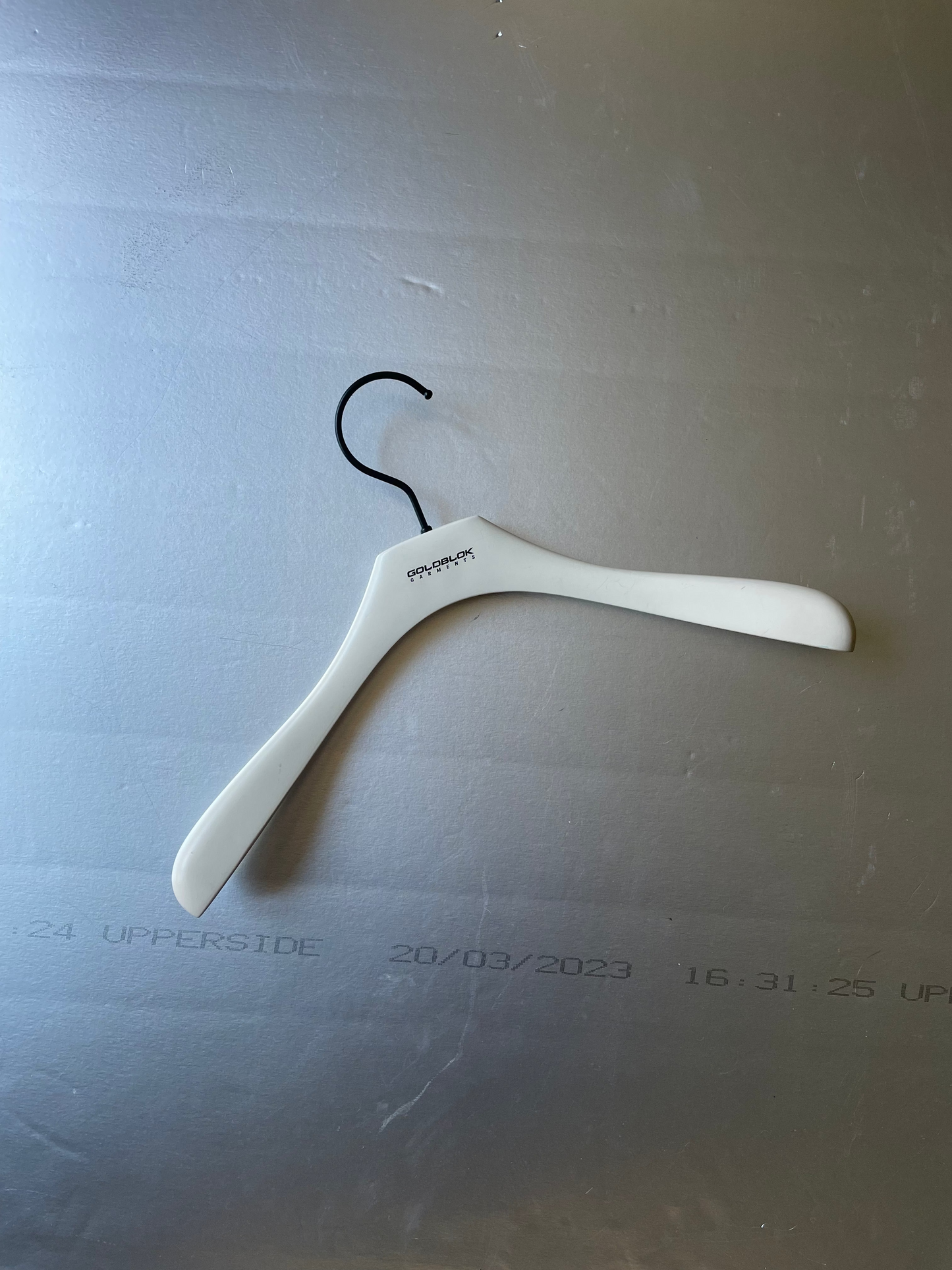 COAT HANGER GOLDBLOK