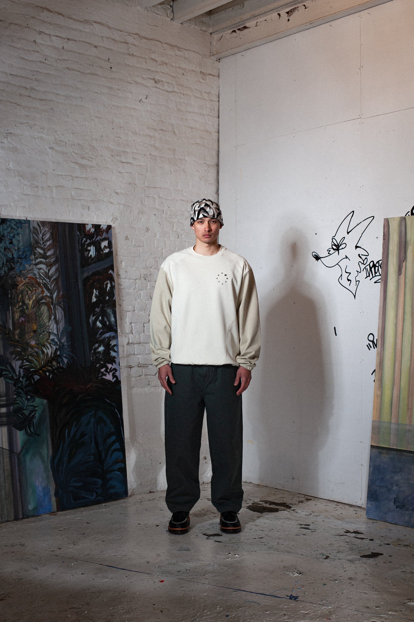 CONTRAST POCKET CREWNECK