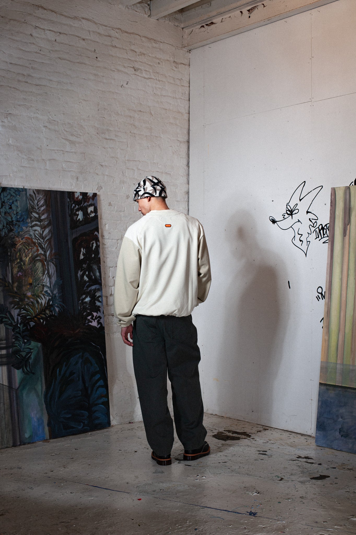CONTRAST POCKET CREWNECK