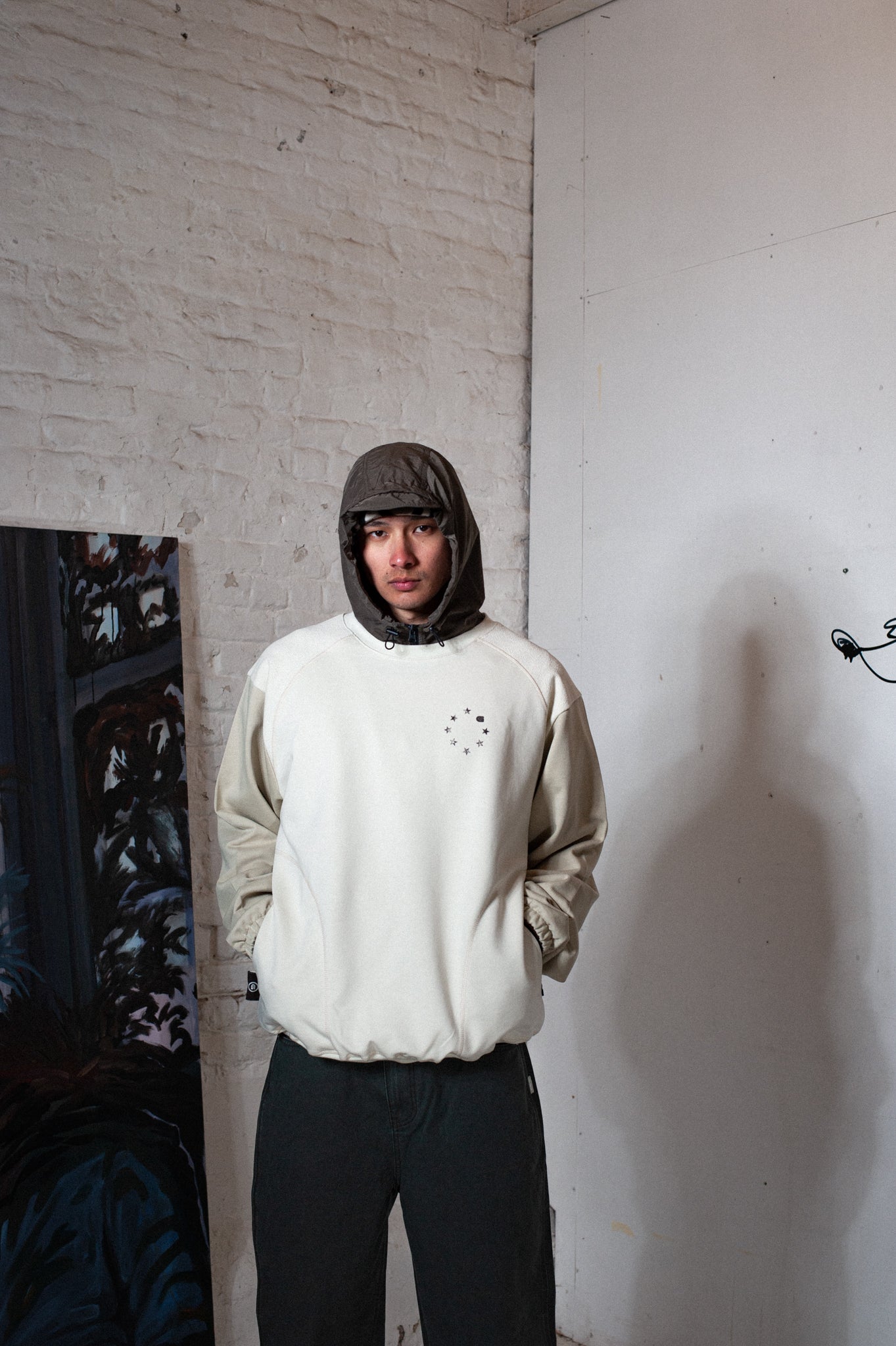 CONTRAST POCKET CREWNECK