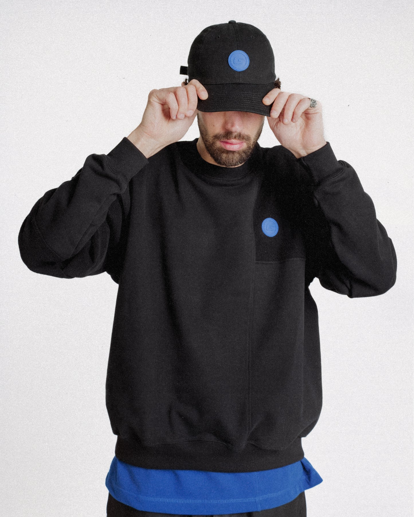 SS22 BLACK REVERSED CREWNECK